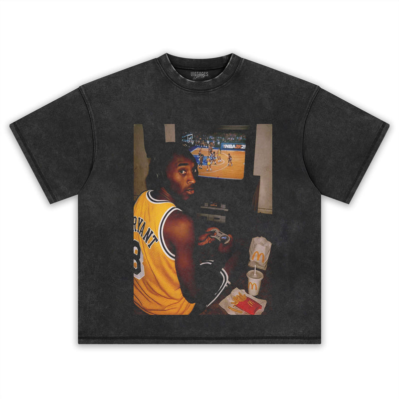 Kobes lyckliga tid med basketspel v2 tee