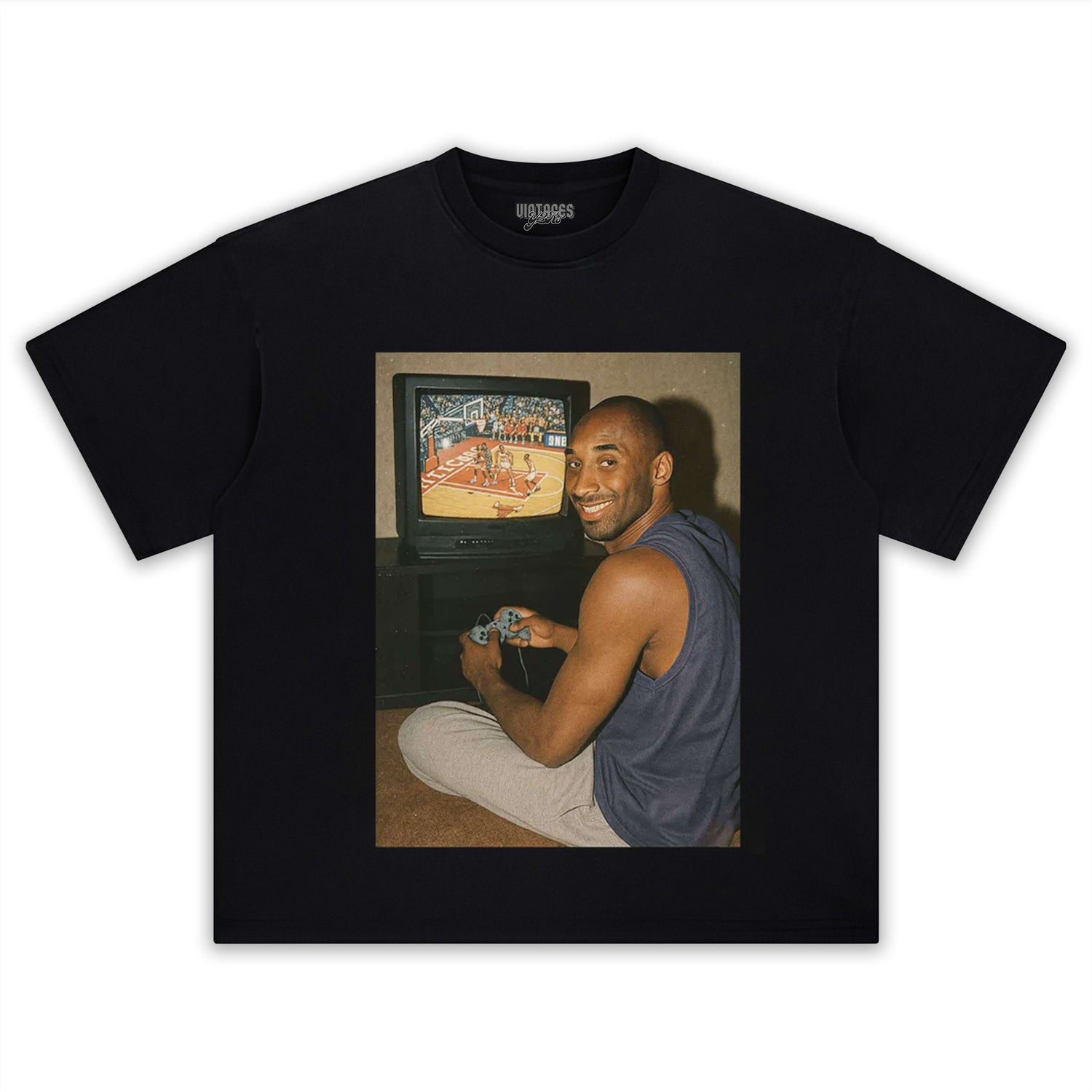 KOBE HAR GLAD TID MED BASKETBALLSPEL TEE