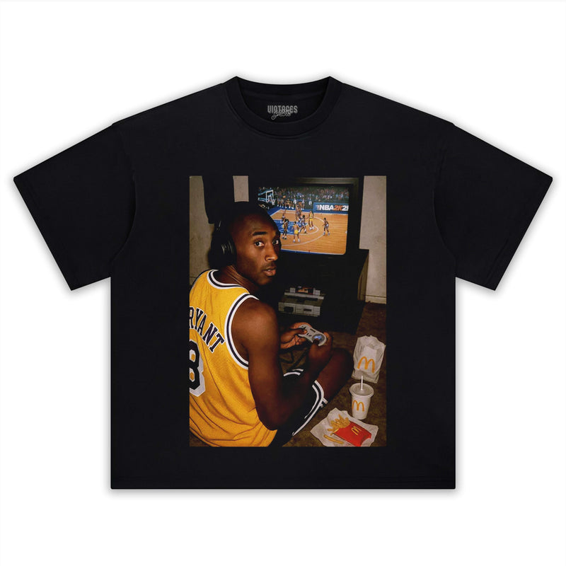 Kobes lyckliga tid med basketspel v2 tee