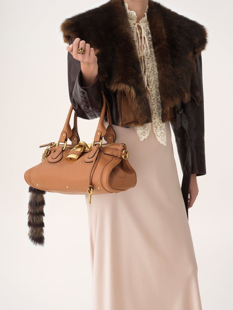 Le charme vintage renaît – capturez votre élégance intemporelle.