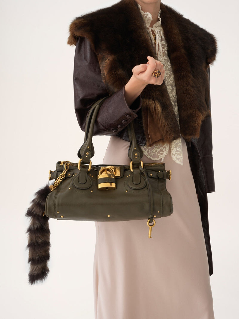 Le charme vintage renaît – capturez votre élégance intemporelle.